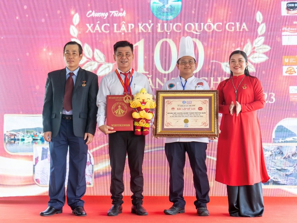 Phú Quốc: xác lập kỷ lục quốc gia với 100 món ăn từ ghẹ Hàm Ninh